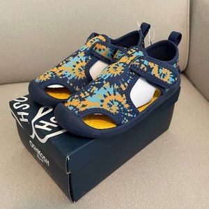 OshKosh B'gosh Navy Multicolor Tie-Dye Cutout Aquatic Water Shoe